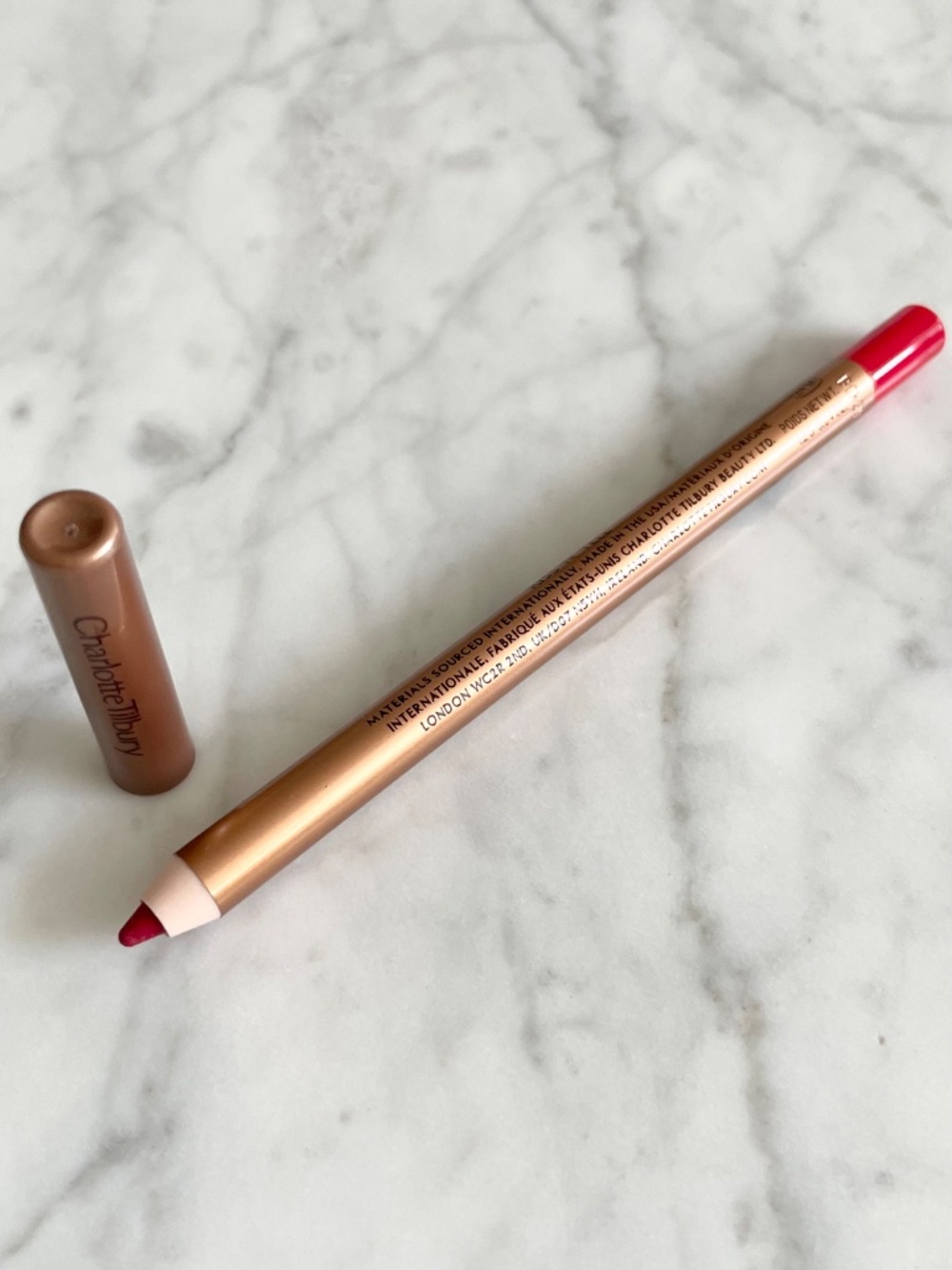 NWT CHARLOTTE TILBURY Lip Cheat Re-Shape and Re-Size Lip Liner - KISS 'N TELL